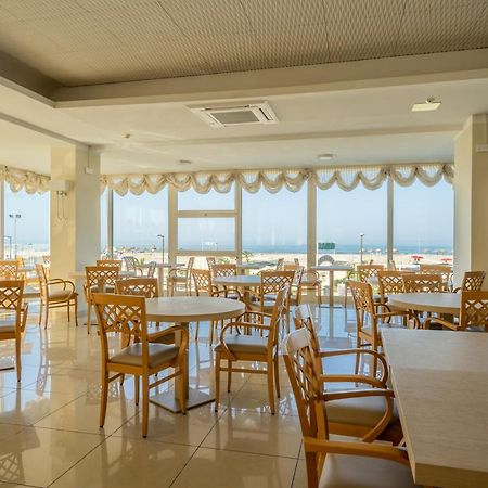 Hotel Astor Римини Екстериор снимка