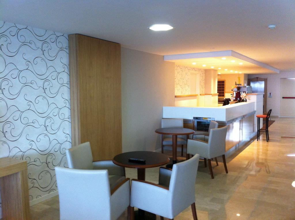 Hotel Astor Римини Екстериор снимка