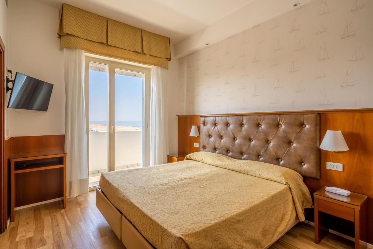 Hotel Astor Римини Екстериор снимка