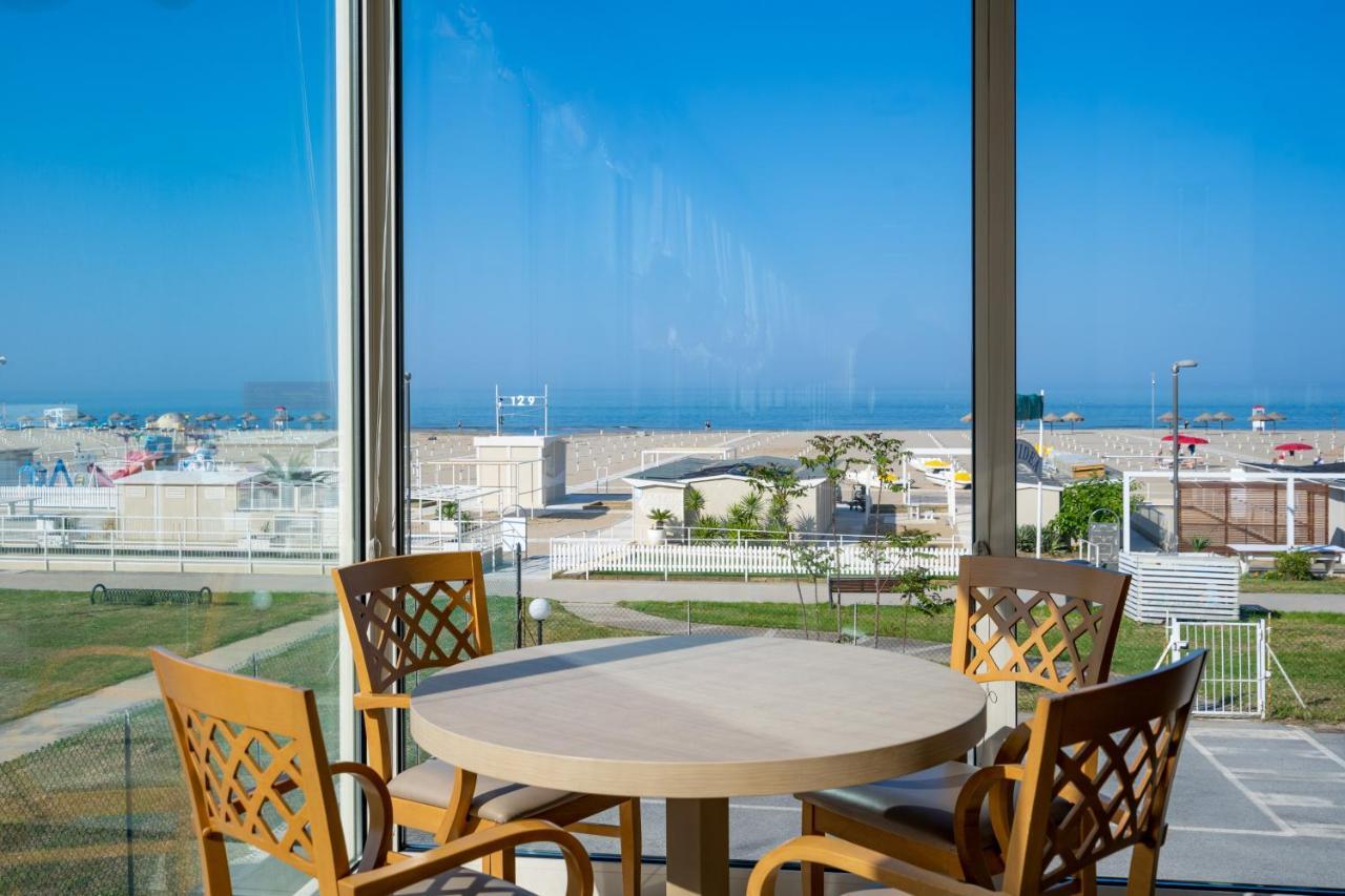 Hotel Astor Римини Екстериор снимка