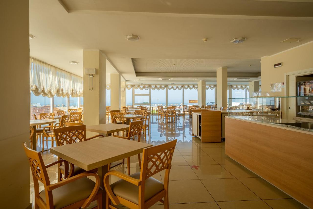 Hotel Astor Римини Екстериор снимка