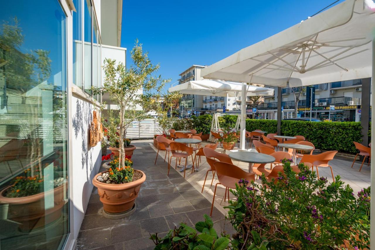 Hotel Astor Римини Екстериор снимка
