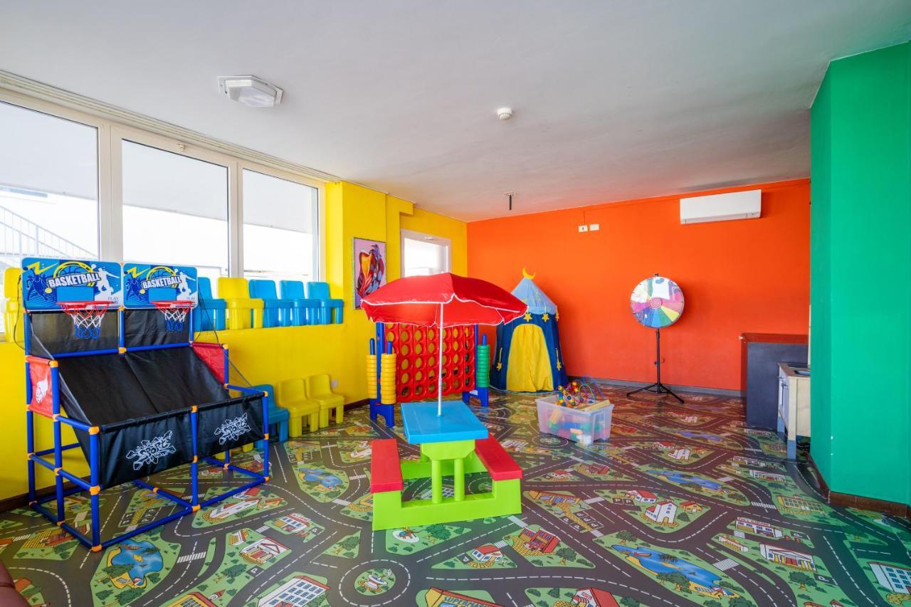 Hotel Astor Римини Екстериор снимка