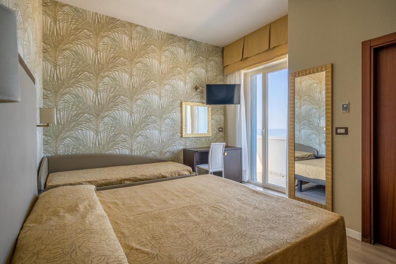 Hotel Astor Римини Екстериор снимка