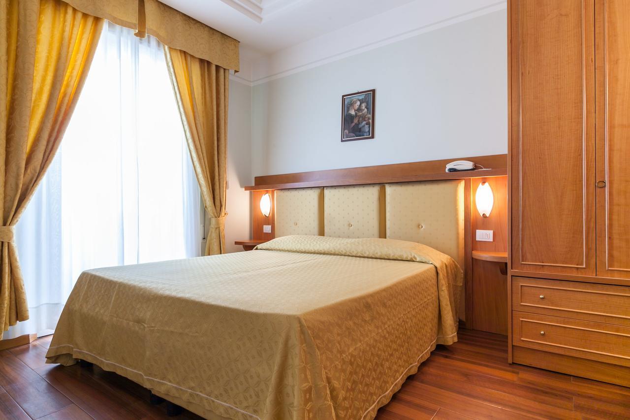 Hotel Astor Римини Екстериор снимка